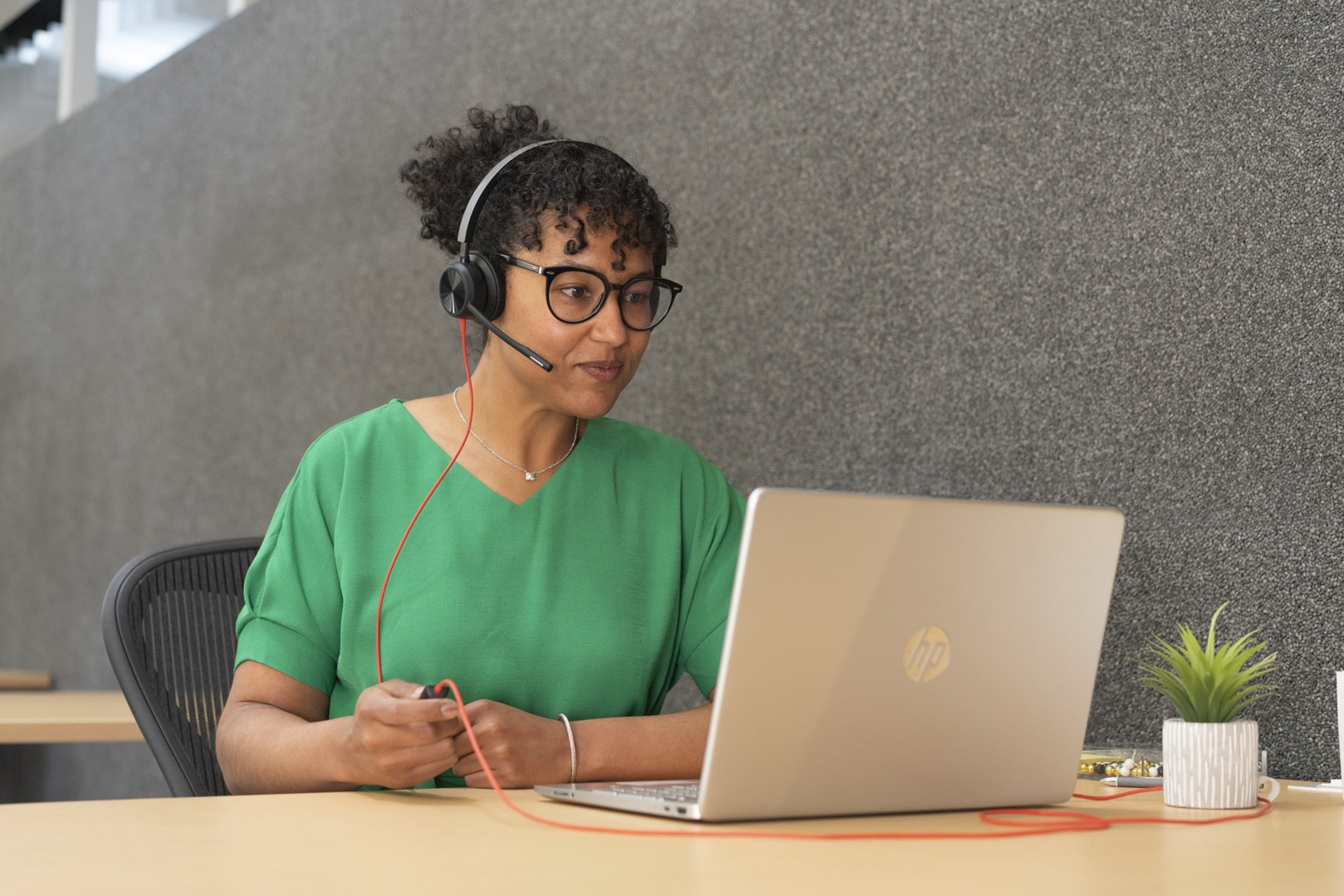 POLY Blackwire 8225 Stereo Microsoft Teams Certified USB-C Headset +USB-C/A Adapter - Afbeelding 6