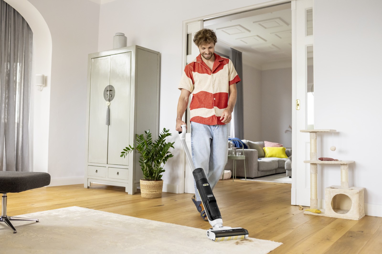KARCHER FCV 3 Extra+ electric mop with vacuum function - 1.056-126.0 White
